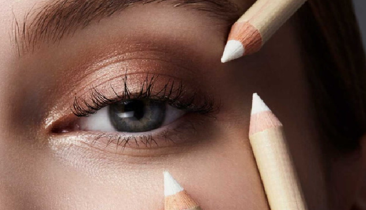 white eyeliner makeup tips,ways to use white eyeliner,makeup with white eyeliner,white eyeliner for bigger eyes,white eyeliner as eyeshadow base,brighten inner corners with white eyeliner,define brows with white eyeliner,white eyeliner tricks,white eyeliner for red spots,makeup hacks with white eyeliner,white eyeliner benefits,natural makeup with white eyeliner