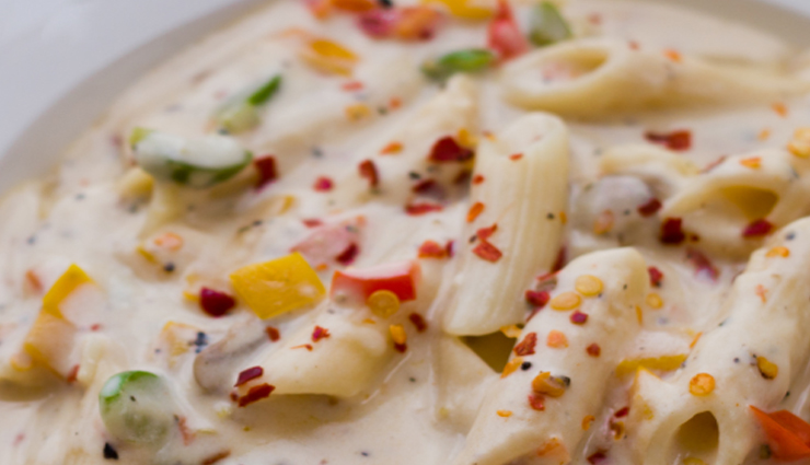 vegetable white sauce pasta,white sauce pasta,home made white sauce pasta,hunger struck,food