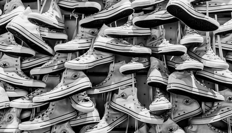 इस तरह करें सफेद जूतों की सफाई, बनी रहेगी उनकी चमक