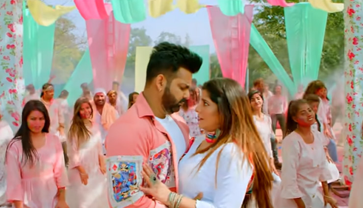 'व्हाइट व्हाइट लहंगा': फैंस को पसंद आई  Pawan Singh और Smrity Sinha की केमिस्ट्री, गाने को एक दिन में मिले 5 मिलियन व्यूज