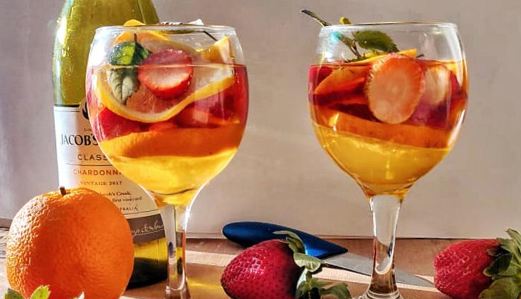 strawberry orange white wine sangria,wine recipe,summers recipe,drinks recipe,cocktail recipe,mocktail recipe