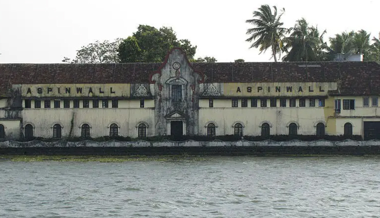 tourist places in kochi,top attractions in kochi,best places to visit in kochi,kochi sightseeing,historical places in kochi,tourist destinations in kochi,kochi travel guide,kochi points of interest,famous landmarks in kochi