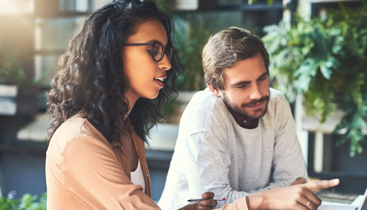 arrogant vs confident man,signs of an arrogant man,how to spot confidence vs arrogance,determining arrogance in a man,confidence traits in men