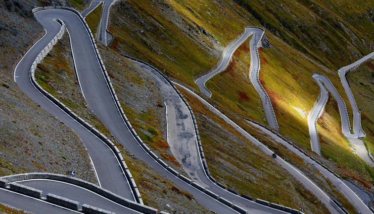 winding roads,winding roads in the world,stelvio pass road,italy,forcella lavardet,italy,col de turini,france,big gate road,china,trollstigen,norway,los caracoles pass,chile,argentina