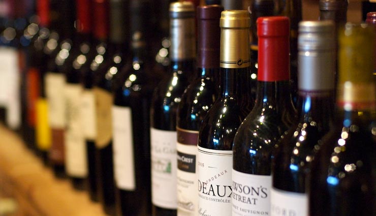 beer bottles color,liquor bottles color,reason of liquor bottles green color