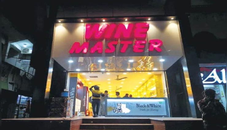 उदयपुर : शराब शोरूम से हुई लाखों की बोतलें चोरी, ठेकेदार ने चोर पर किया 5100 रुपए का इनाम घोषित