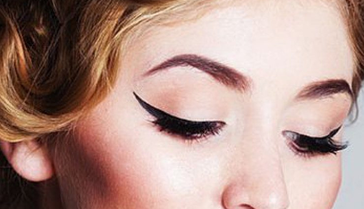 eyeliner,trending ways to wear eyeliner,beauty,beauty tips,bold and graphic eyeliner,outer cast eyeliner,dark matter eyeliner