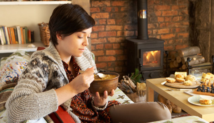 ना करें सर्दियों में इन चीजों का सेवन करने की गलती, बिगड़ सकती हैं सेहत 