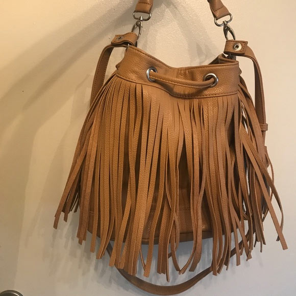 winter accessories,accessories for women,fashion tips,winter fashion trends