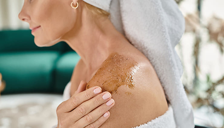 10 DIY Body Scrubs To Treat Dry Skin in Winters