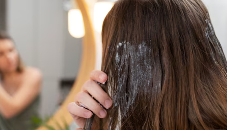 7 Must Try Natural Tips To Keep You Hair Hydrated in Winters