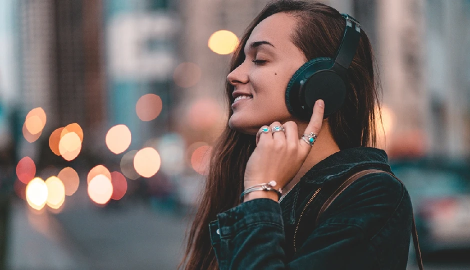 वायरलेस हेडफोन: जानें कानों के लिए  हो सकते हैं कितने हानिकारक?