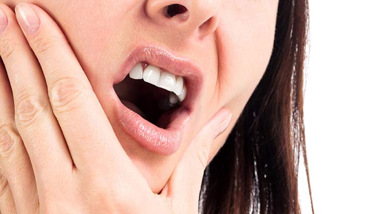 अक्ल दाढ़ कर रही है दर्द से परेशान, ये 4 घरेलू नुस्खे दिलाएंगे जल्द राहत 