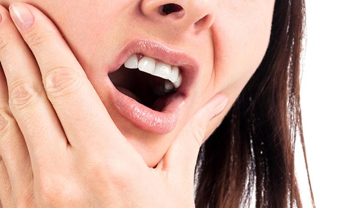 युवावस्था में अक्ल दाढ़ का दर्द बनता हैं पीड़ादायी, इन 4 नुस्खों से मिलेगा आराम