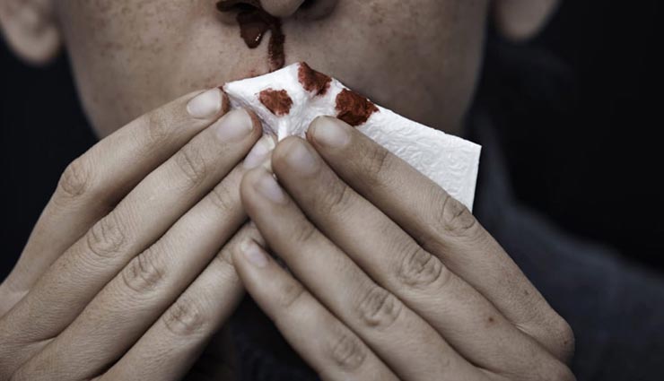 कोरोना टेस्ट करवाने पर सामने आई महिला की परेशानी, 37 साल से नाक में फंसा था खिलौना