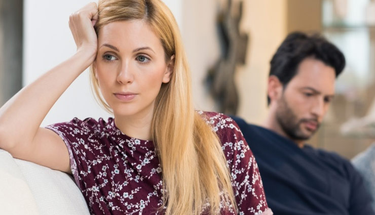 औरतें अपने पार्टनर से बोलती हैं कई झूठ, वजह बनते है ये कारण 