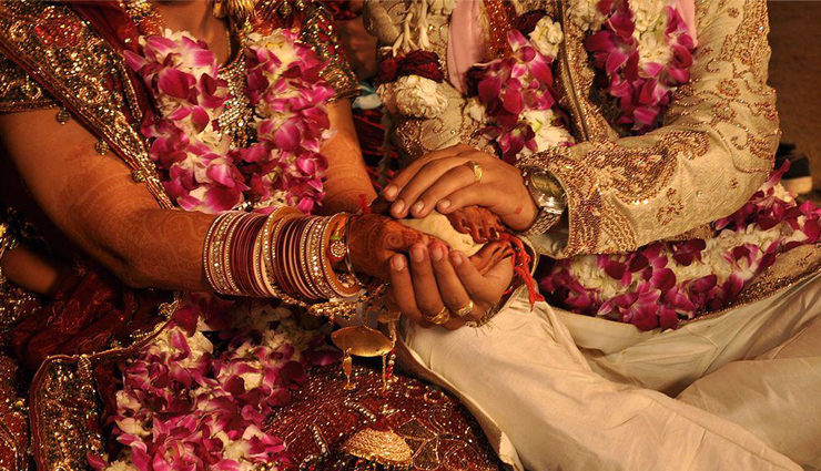 एक उम्र के बाद शादी करना महिलाओं के लिए बनता हैं दिक्कत, जानें इनके बारे में एक उम्र के बाद शादी करना महिलाओं के लिए बनता हैं दिक्कत, जानें इनके बारे में