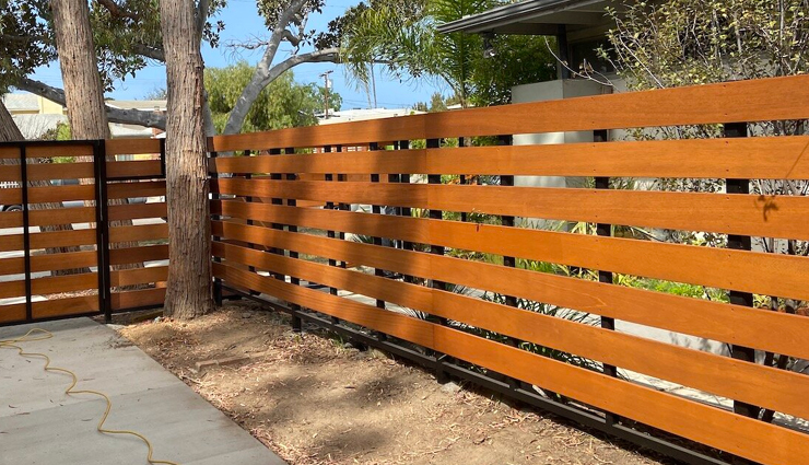 fence material guide,choosing the right fence material,types of fence materials,factors to consider when selecting fence material,fence material comparison,wood fence vs vinyl fence,metal fence vs wood fence,benefits of aluminum fence,pros and cons of chain link fence,how to choose the best fence material for your needs