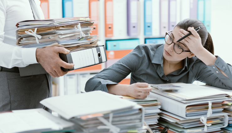 signs of work friend turning into enemy,identifying enemy disguised as work friend,red flags of work friend turning hostile,recognizing toxic traits in work friendships,clues your work friend might be an enemy,work friend to enemy warning signs,signs of a work colleague becoming an adversary,detecting hostility in work friendships,work friend turning against you signs,identifying hidden motives in work friendships