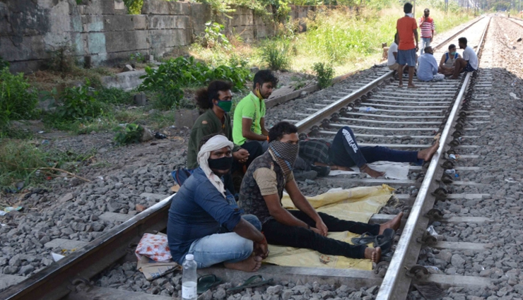 16 Workers Killed By Goods Train in Maharashtra Aurangabad