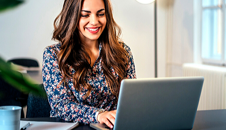 6 Tips on Wearing Make Up To Work
