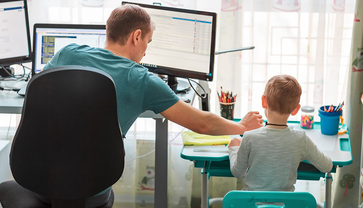 जिद्दी बच्चे को और अड़ियल बना देती है पेरेंट्स की ये गलतियां, इन तरीकों से मनवाएं अपनी बात parenting tips,tips for parenting,a guide to parenting,parenting tips,parenting tips for a stubborn child,stubborn child,children psychology,children behavior