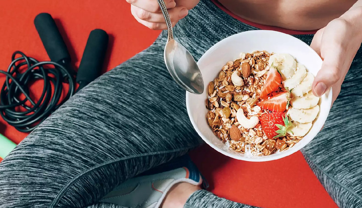 वर्कआउट से पहले पानी और खाने को लेकर हैं कुछ खास नियम, करेंगे पालन तो मिलेगा पूरा फायदा workout,workout rules,exercise,exercise rules,water before exercise,food before exercise,Health,health news,healthy living