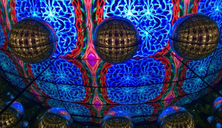 edinburgh,must visit places in edinburgh,edinburgh tourist places,visit edinburgh castle,enter the world of illusions,drink scottish whisky,relax at the princes street gardens,travel,holidays,travel guide