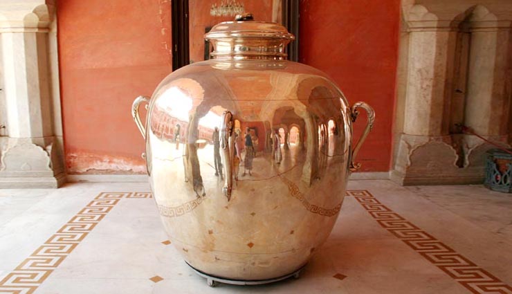 7 guinness world records that are from jaipur,man with the longest mustache,temple with a marvelous feat of architecture,worlds largest display of lamps,worlds largest silver vessel,worlds biggest sports trophy,biggest bhoomi poojan,maximum number of comments on social media