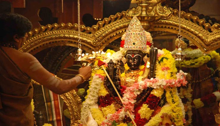 कहीं आप गलत तो नहीं करते भगवान की परिक्रमा, जानें इससे जुड़े नियम