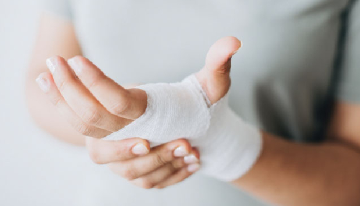 wound healing factors,impact of overall health on wounds,age and wound healing,obesitys effect on wound healing,trauma type and healing rate,importance of skin moisture in healing,chronic conditions and wound recovery,medications affecting wound healing,proper wound care techniques,strategies for faster wound healing,maintaining skin moisture for healing,delayed healing due to medications,managing chronic conditions for wound recovery