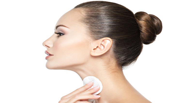 गर्दन पर पड़ी झुर्रियां घटाए खूबसूरती, आजमाए ये आसान उपाय