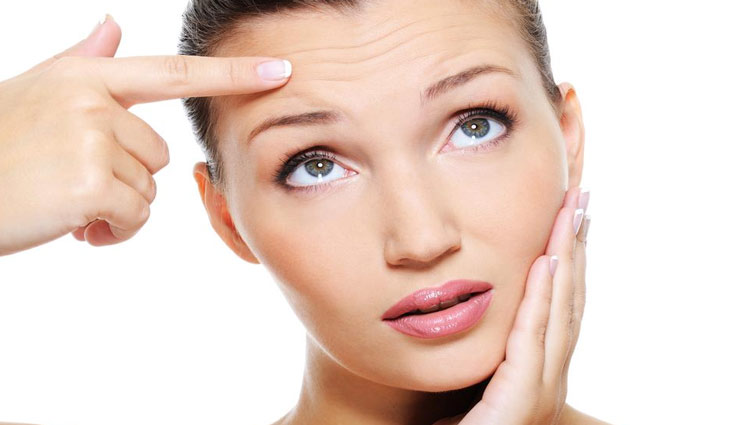 बढती उम्र के साथ झुर्रियों का आना स्वाभाविक, ले इन घरेलू टिप्स की मदद