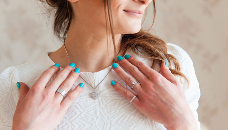 5 Home Remedies To Prevent Wrinkles on Neck