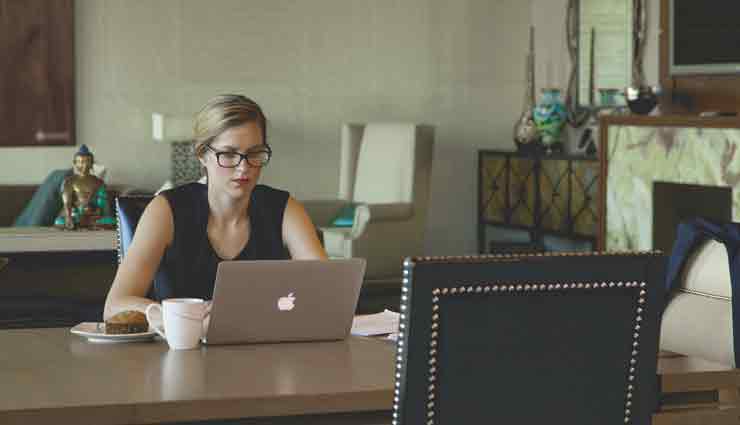 घर बैठे पैसे कमाने के 4 आसान तरीके household,how to earn money from home,tips to earn money from home,work from home,easy work,job at home,work,home life