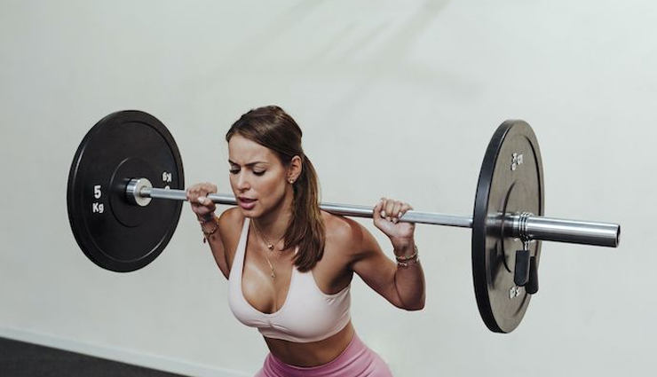 जिम में की गई ये गलतियां पहुंचा सकती हैं आपको भारी नुकसान, जानें और संभले इनसे common gym exercise mistakes,workout errors to avoid in the gym,fitness blunders during gym sessions,preventing exercise mistakes in the gym,gym form and technique errors,fitness pitfalls to watch out for,gym workout dos and donts,proper gym exercise form guide,safely exercising in the gym,correcting gym workout mistakes