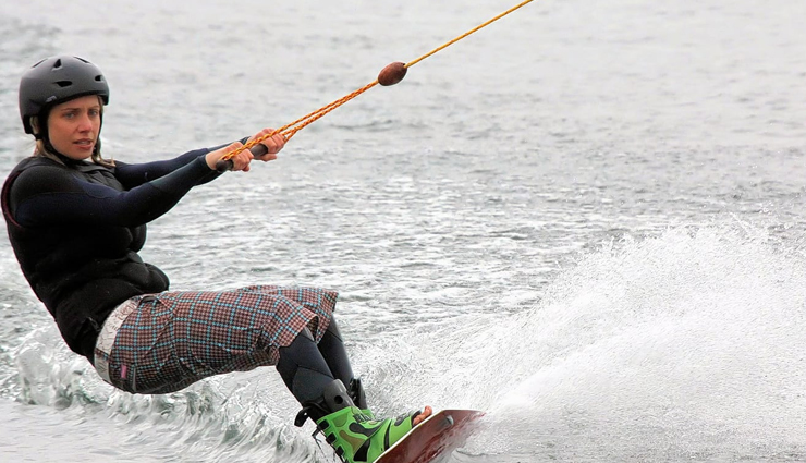 water sports in goa,must try water sports,goa,kneeboarding,kayaking,wakeboarding,windsurfing,scuba diving,kite surfing