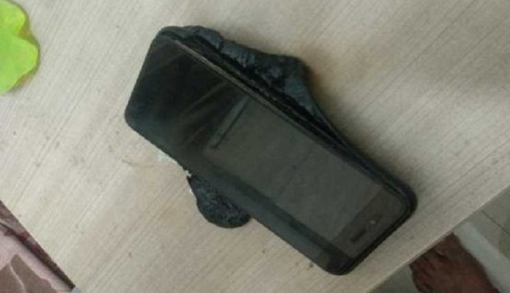 चार्जिंग के दौरान Xiaomi के फ़ोन में लगी आग, आप भी बरतें ये सावधानी