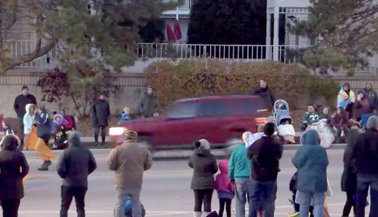 US : क्रिसमस परेड के दौरान तेज रफ्तार SUV ने लोगों को रौंदा, 20 से ज्यादा घायल, कुछ की मौत