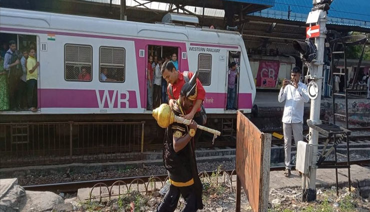 news,news in hindi,mumbai,railway,safety,yamraj