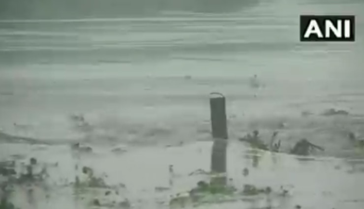 दिल्ली में बाढ़ का खतरा, खतरे के निशान से ऊपर बह रही यमुना 