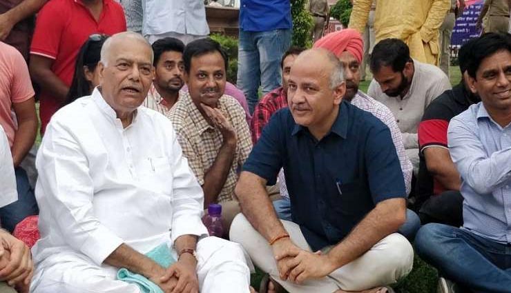 कर्नाटक ड्रामा : लोकतंत्र बचाओ, इंडिया बचाओ की मांग को लेकर राष्ट्रपति भवन के सामने धरने पर बैठे यशवंत सिन्हा