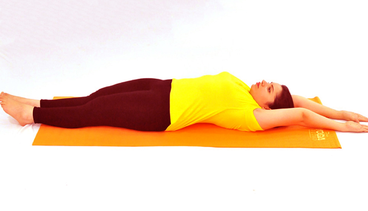 arthritic knee pain,treat arthritic knee pain,knee pain,knee pain remedies,yoga for health,yoga poses for healthy life,yoga,nishpanda bhav,savasana,sukhasana,hastapadangushtasana,yastikasana,Health,Health tips