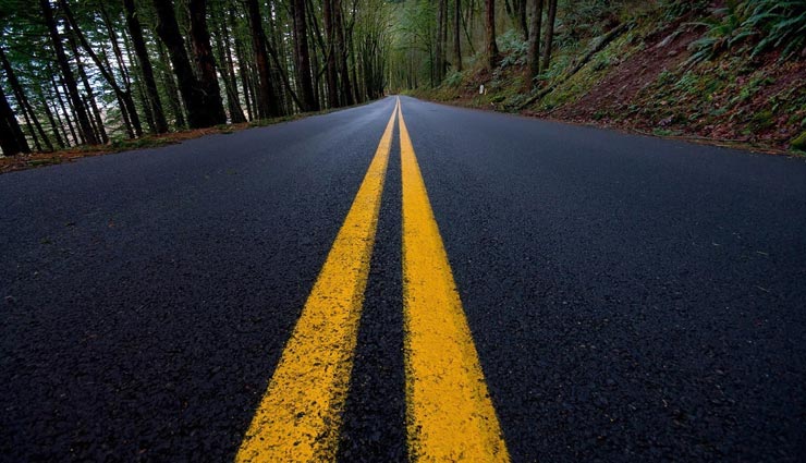 आखिर क्यों बनाई जाती हैं सड़क पर पीली और सफेद रंग की लाइनें, लाइसेंस रखने वाले लोग भी नहीं जानते होंगे इसका कारण