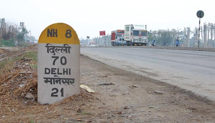 indian highway milestone color,ajab gajab ,मील के ये रंग बिरंगे पत्थर,अजब गजब खबरें,अजब गजब न्यूज़