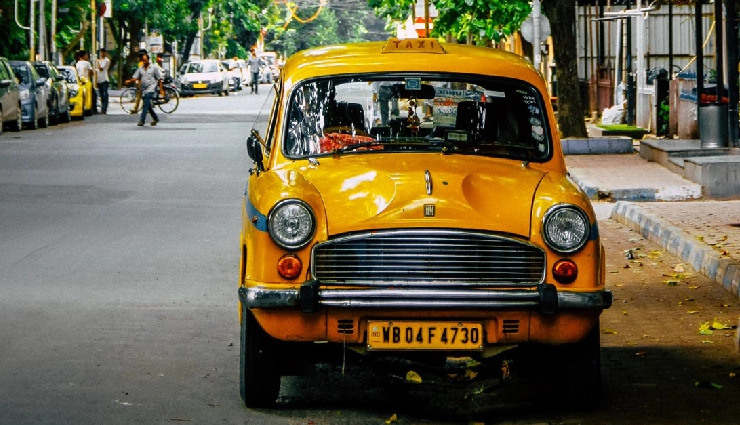 Kolkata’s Iconic Yellow Taxis Make a Comeback as ‘Yellow Heritage Cabs’
