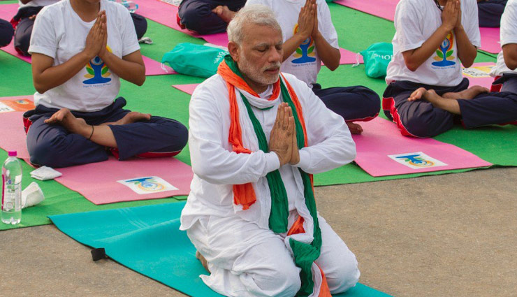 प्रधानमंत्री मोदी और योगा, देखे वीडियो