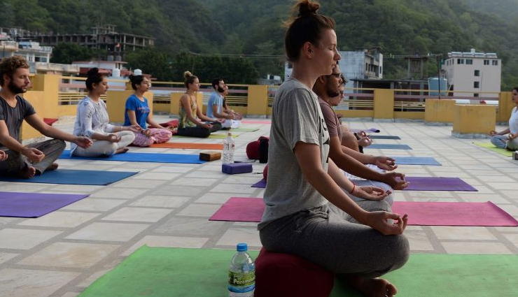 7 Ashrams For Yoga and Meditation in Rishikesh
