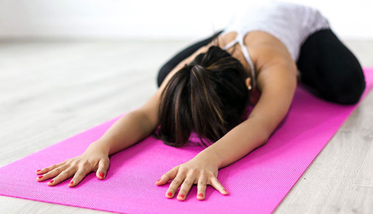 5 Yoga Poses To Get Rid of Sinus - lifeberrys.com