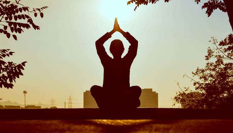 best-time-yoga-practice,optimal-yoga-hours,ideal-yoga-time,yoga-schedule,effective-yoga-timing,yoga-routine-sunrise,when-to-practice-yoga,morning-vs-evening-yoga,benefits-of-morning-yoga,yoga-time-recommendations